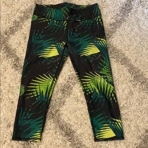 Fabletics leaf past knee leggings
